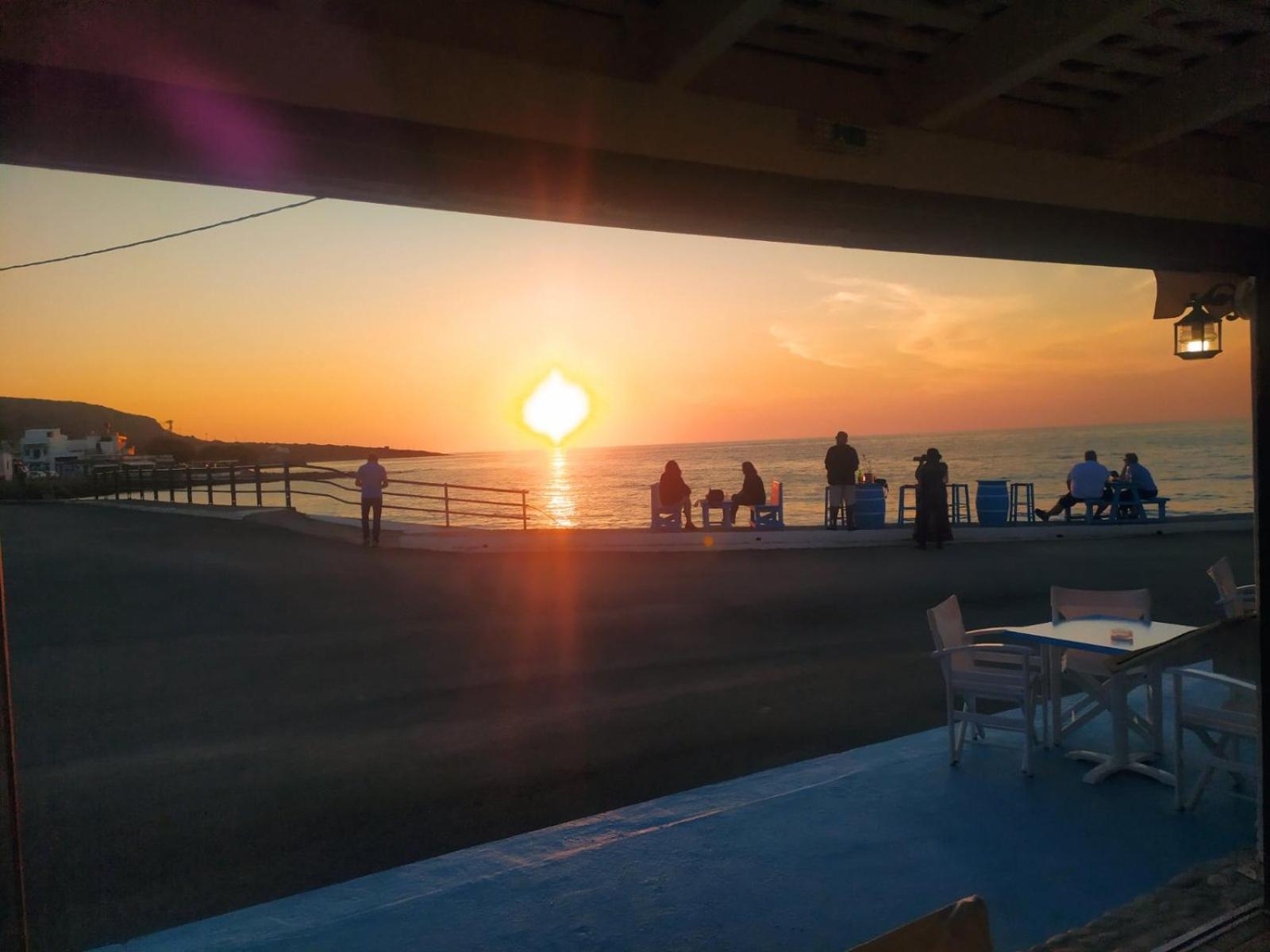 Meltemi Beach Apartments Mílatos Eksteriør bilde