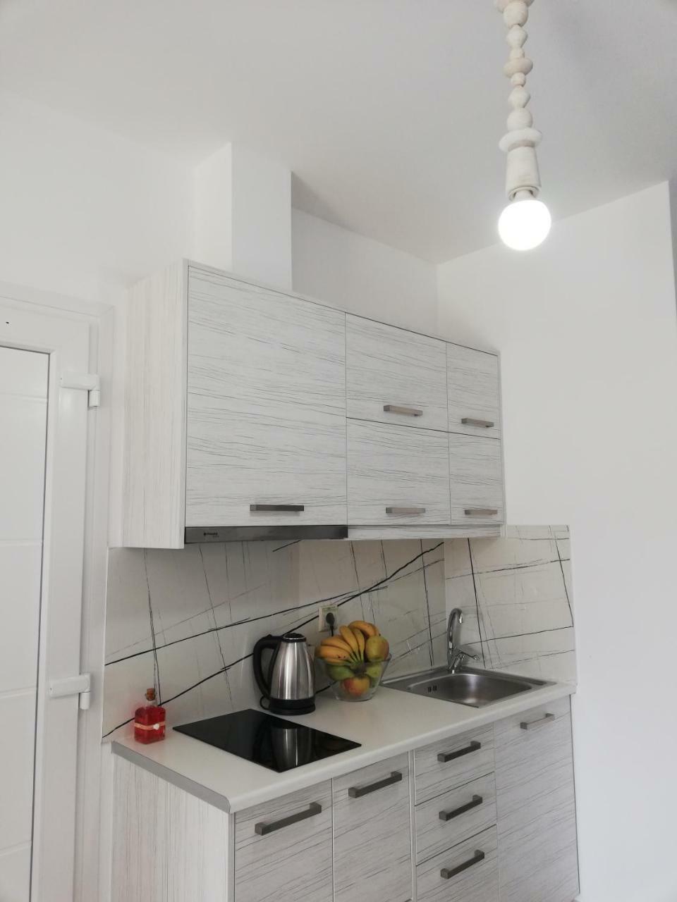 Meltemi Beach Apartments Mílatos Eksteriør bilde