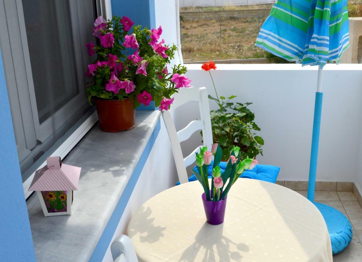 Meltemi Beach Apartments Mílatos Eksteriør bilde