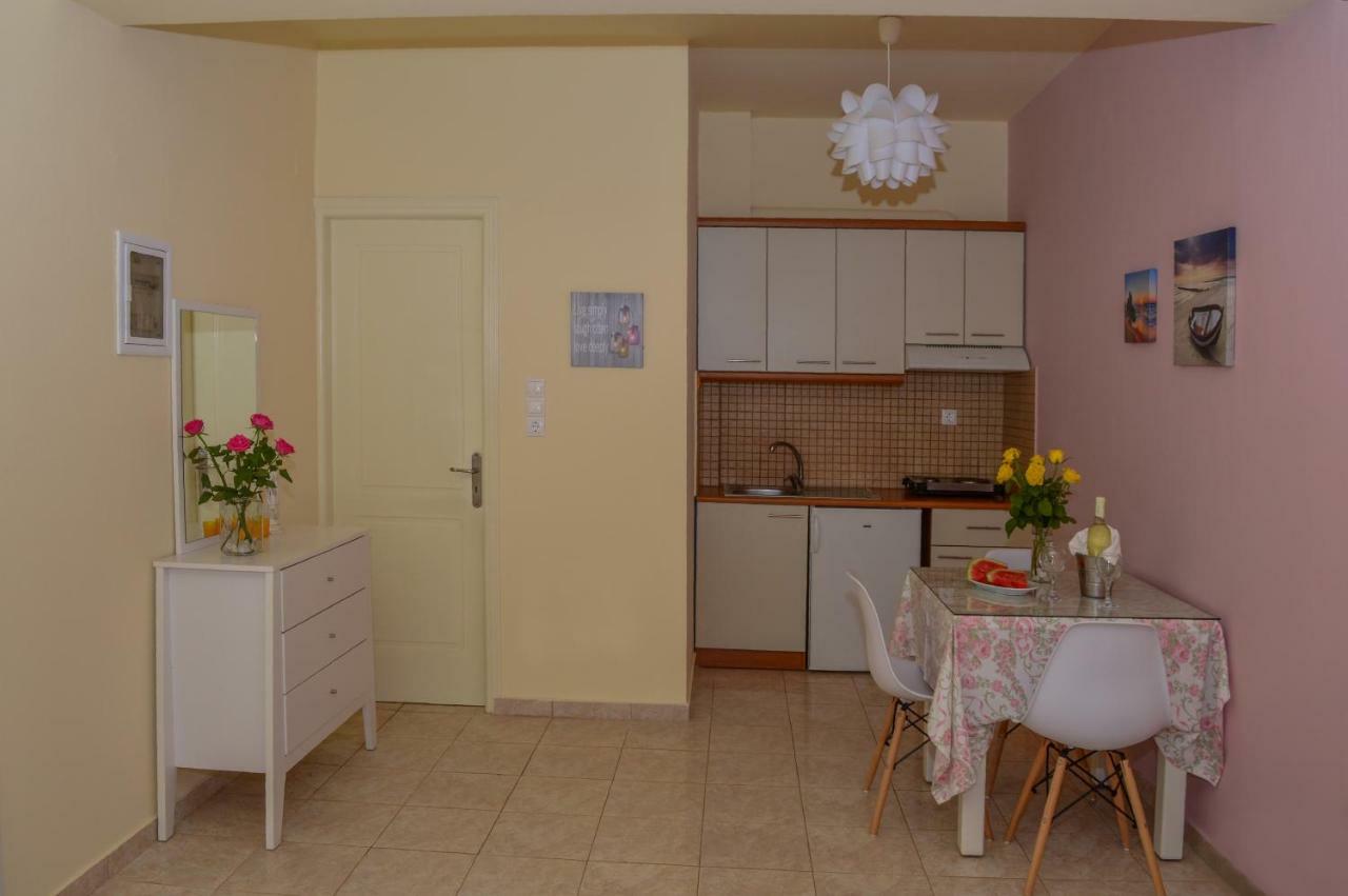 Meltemi Beach Apartments Mílatos Eksteriør bilde